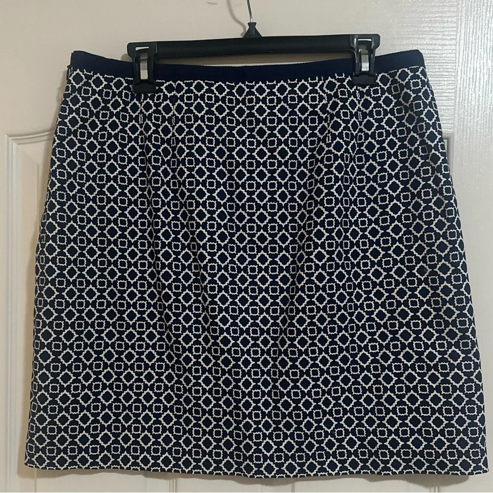Women’s TALBOTS BATIK DIAMOND A-LINE‎ Navy Blue White SKIRT. Size 10.